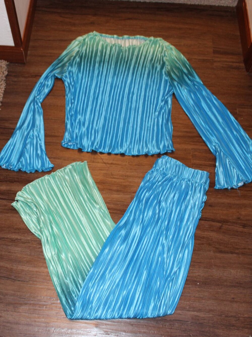 SHEIN Pleated Ombre 2 Piece Set Blue Green Bell Sleeve Top & Pants Size L